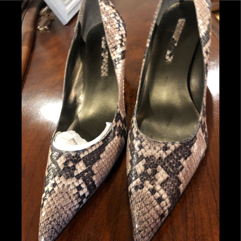 New Bandolino Snake Print Heels Size 10M